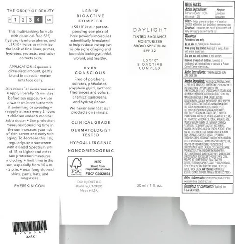 Dark Daylight Tinted Radiance Moisturizer Broad Spectrum SPF 32 포장