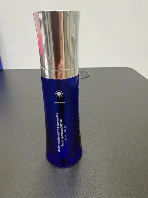 Luminesce Daily Moisturizing Complex packaging