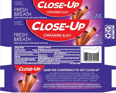 CLOSE UPFreshening with Mouthwash packaging