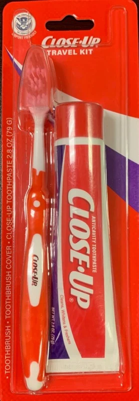 CLOSEUP TRAVEL packaging